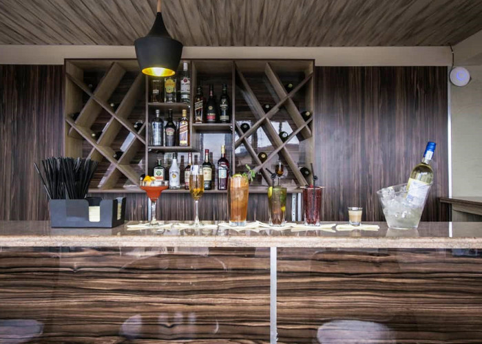 Pool bar/Up bar space or Meeting Room